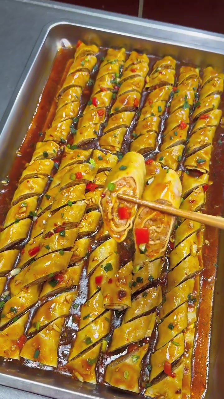 食堂创新菜：千张卷肉馅，豆香肉香营养足！