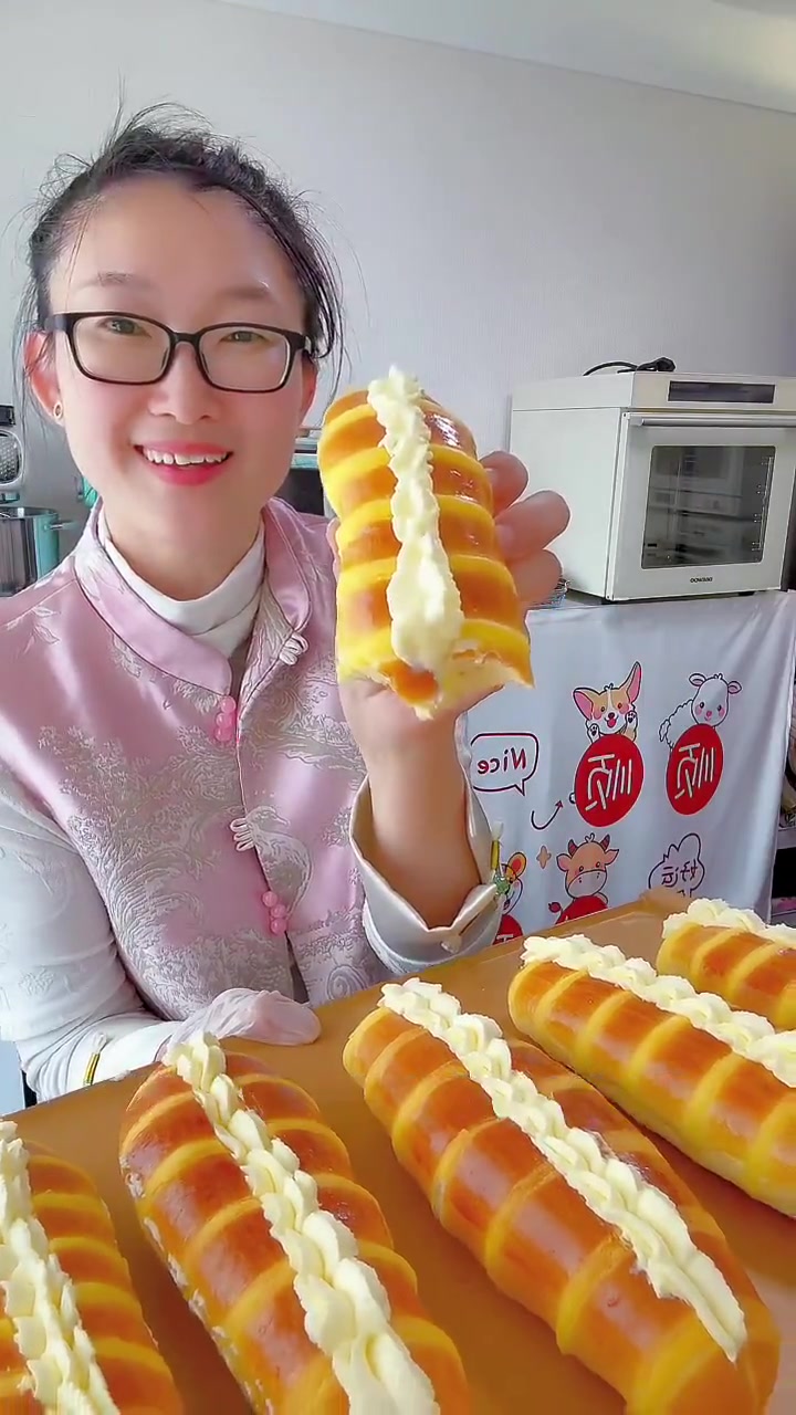 小时候超爱的毛毛虫面包,在家轻松复刻,一口停不下来!