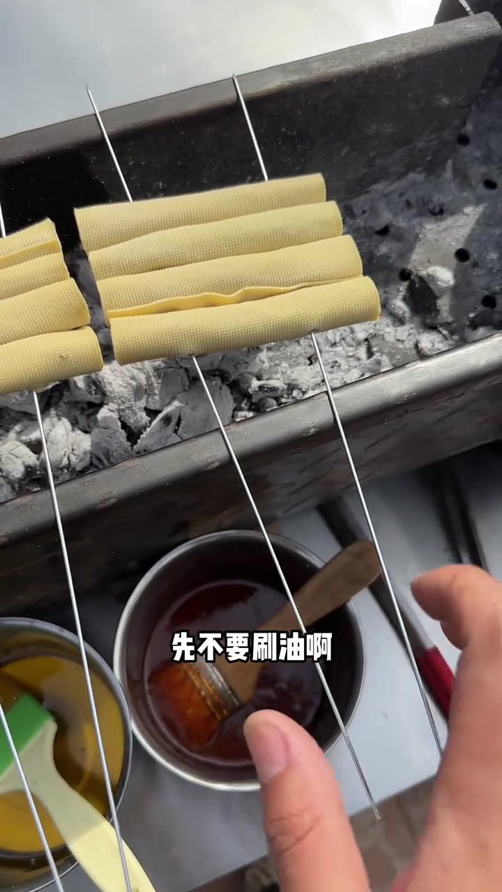 烧烤店必点烤菜卷，穿法烤制超简单！