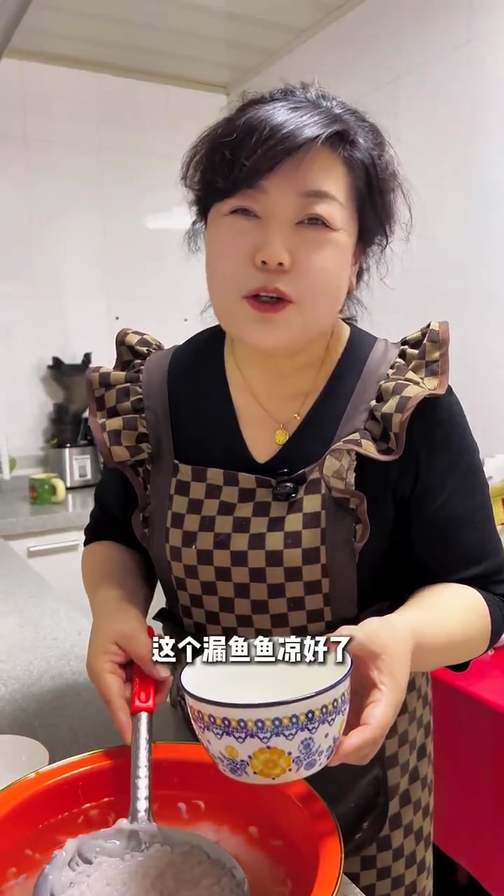 贾阿姨教你做清凉解暑的好吃漏鱼子