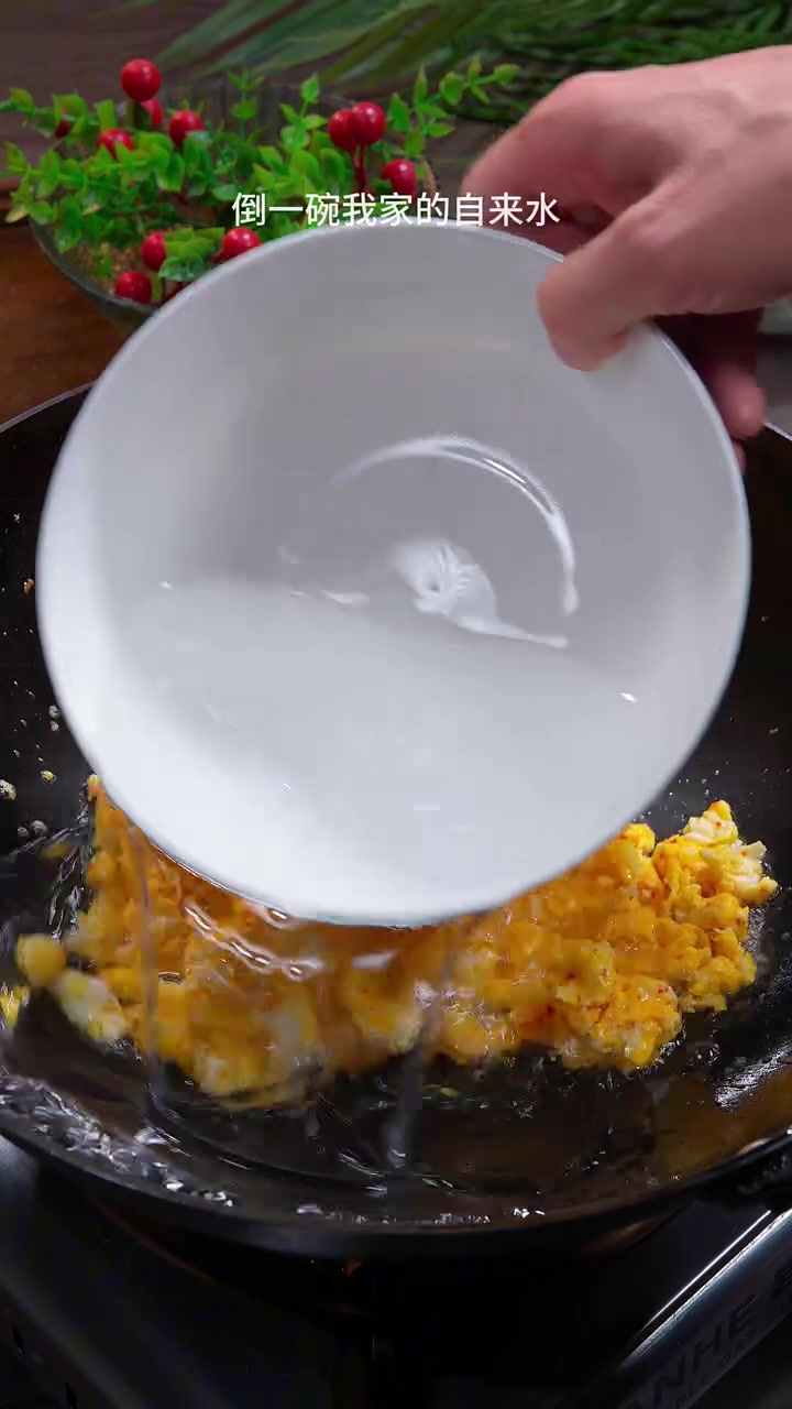 我家每周常做的下饭菜:土鸡蛋汆瘦肉,超香嫩!