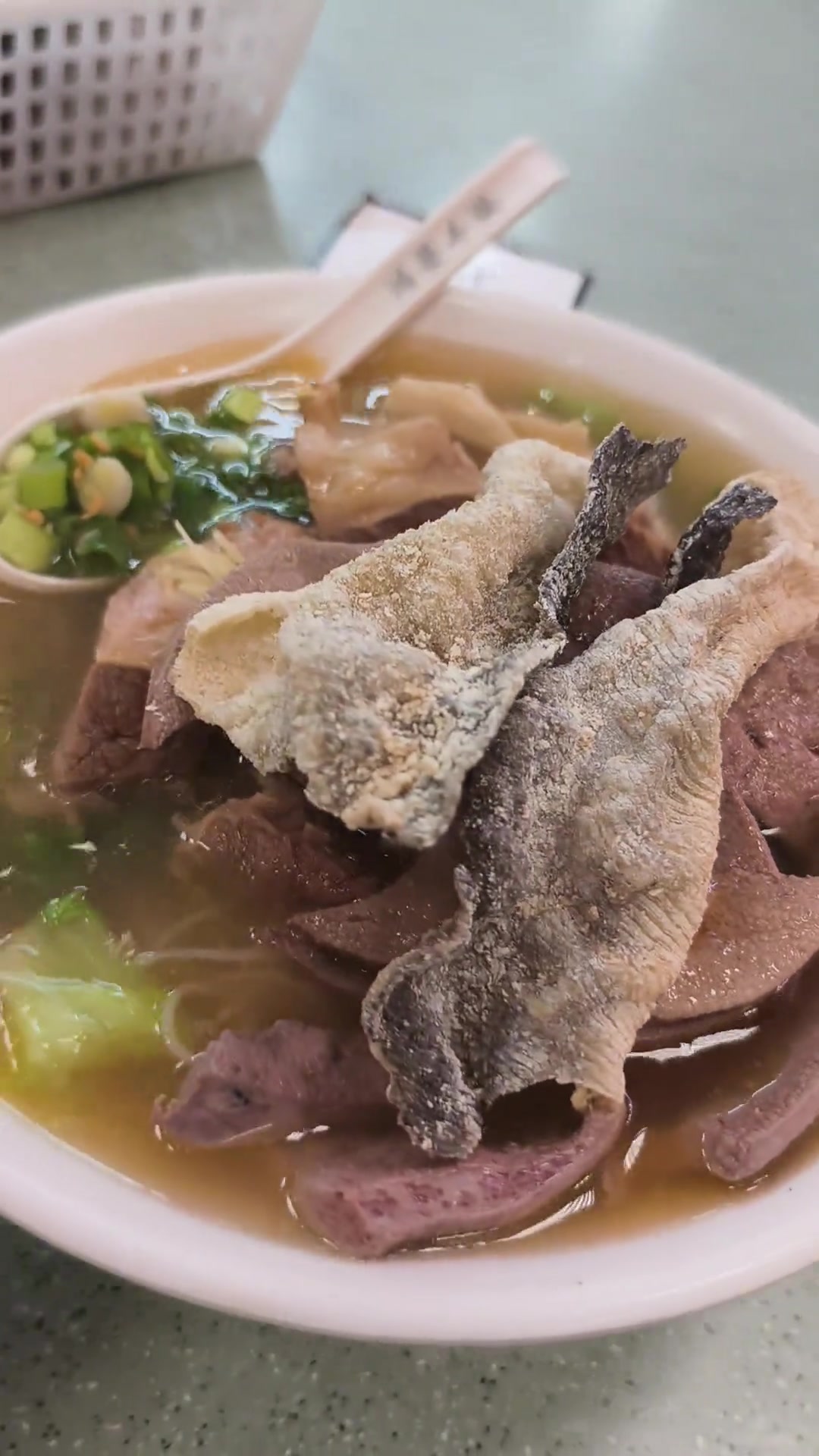 早餐前带大家逛香港菜市场,海鲜贵吗?