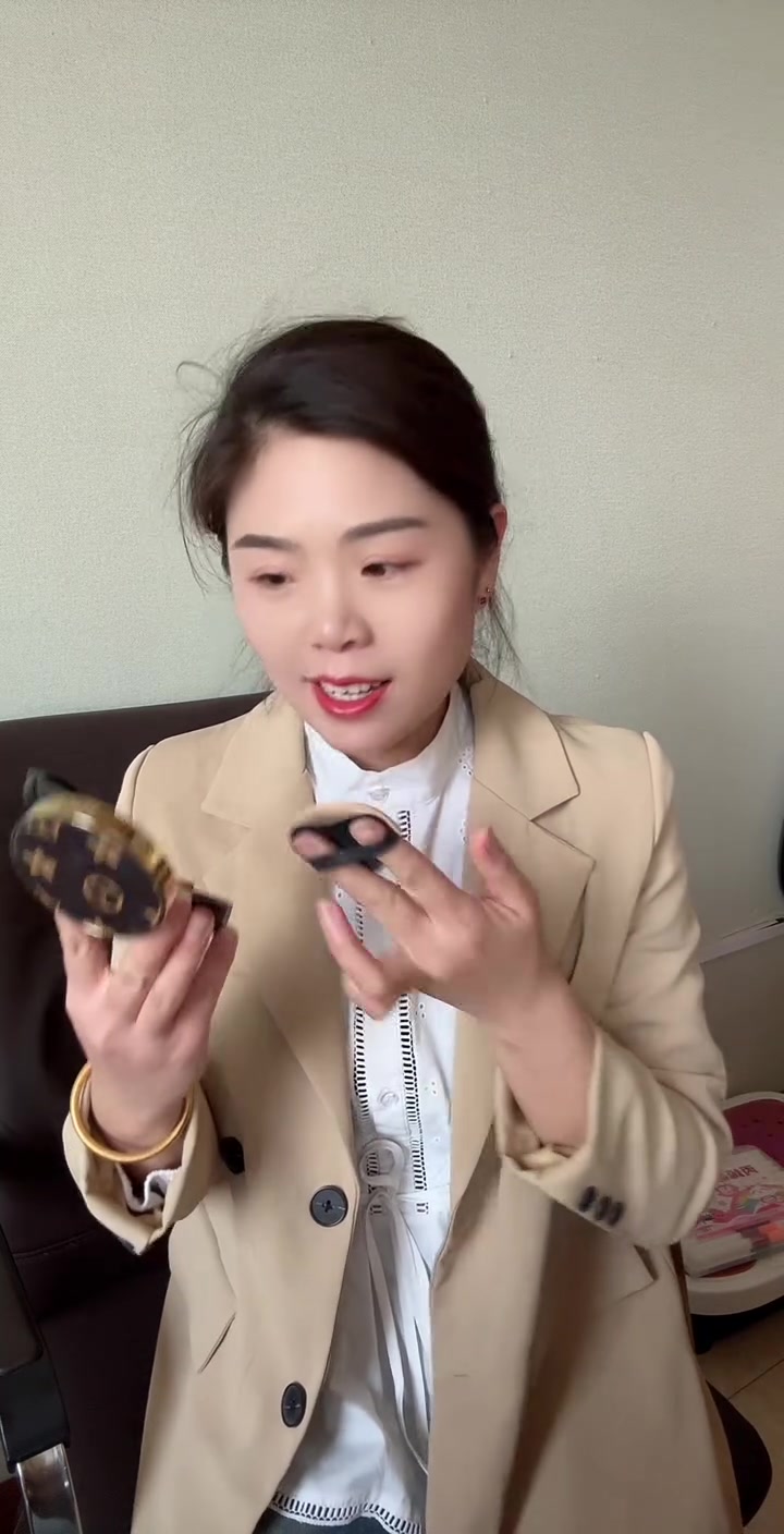 丰盛的一桌饭菜！我一口没动
