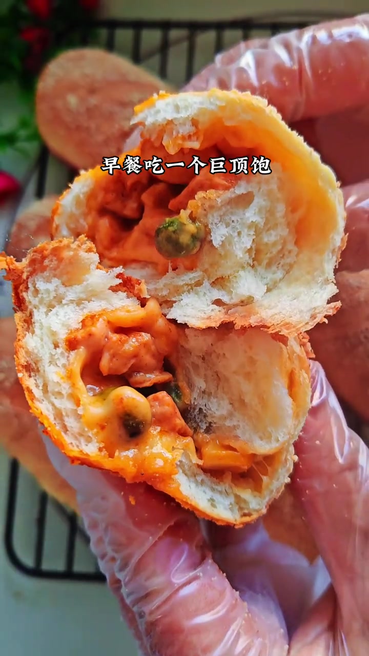 最爱咸口奥尔良芝士鸡肉包，馅料足一口拉丝超满足