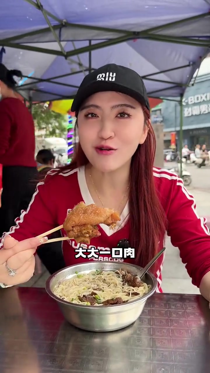 玉林不仅有爆炒生料和虾蟹海鲜粥,还有很多特色美食值得你花一个周末来品尝。S姐带你吃遍广西之
