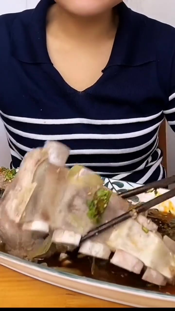 现炖这块超厚那俩小块竟是鸡骨