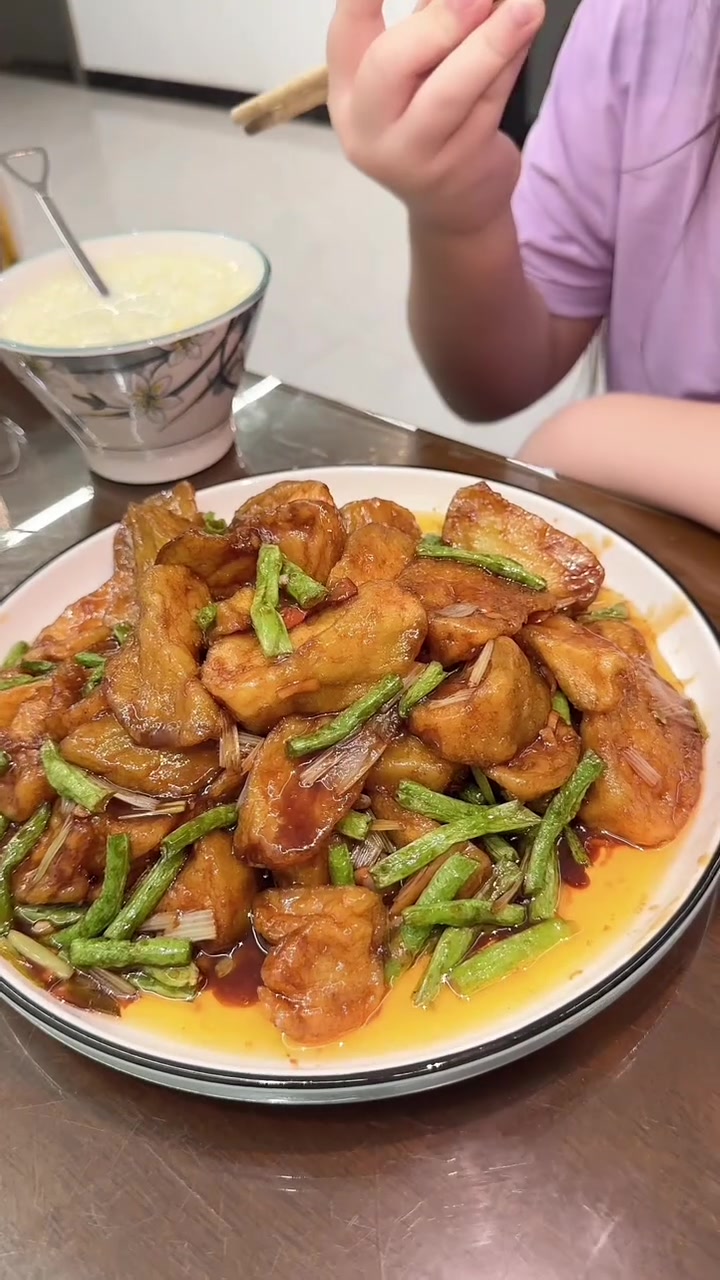 饭店十八的红烧茄子豆角在家四块搞定超好吃