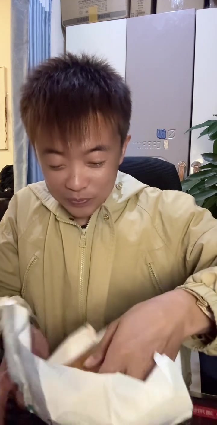 超香汉堡包加可乐还有香到爆的鸡肉鸡翅