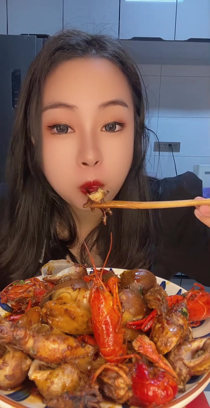 海鲜大杂烩里都有啥海参鱿鱼头海兔子等
