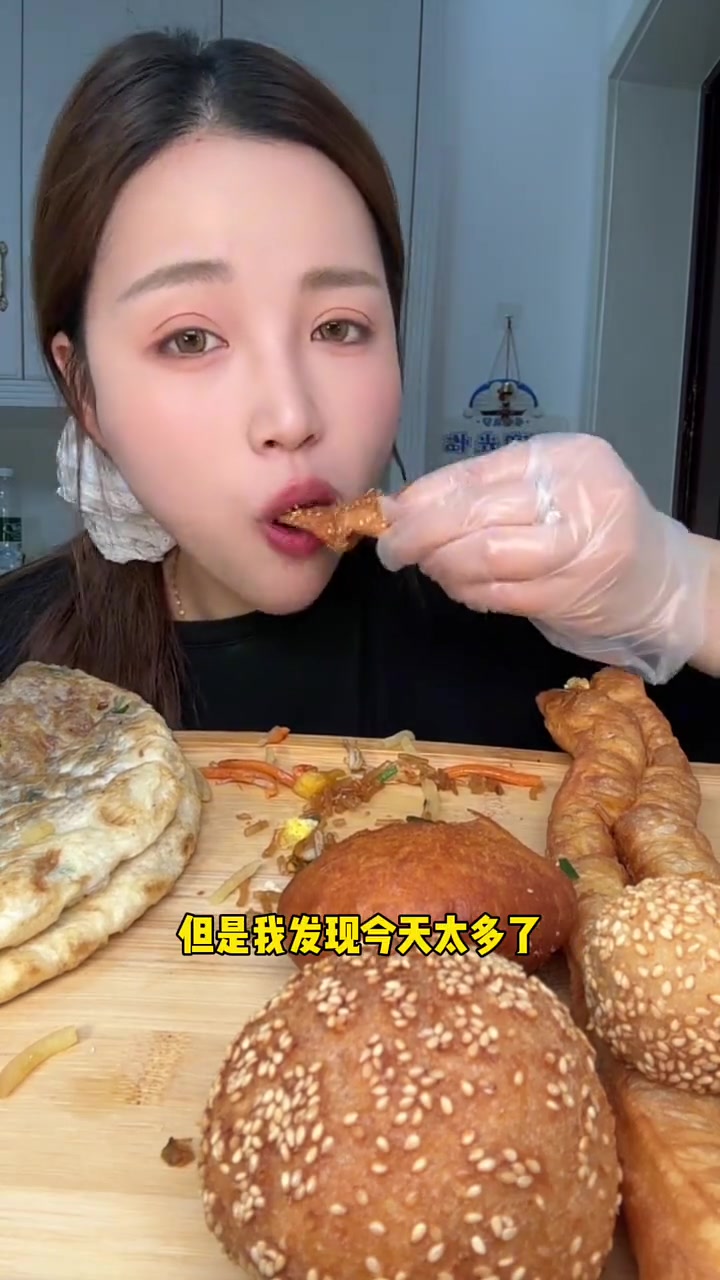 胡辣汤配油条别提多香啦