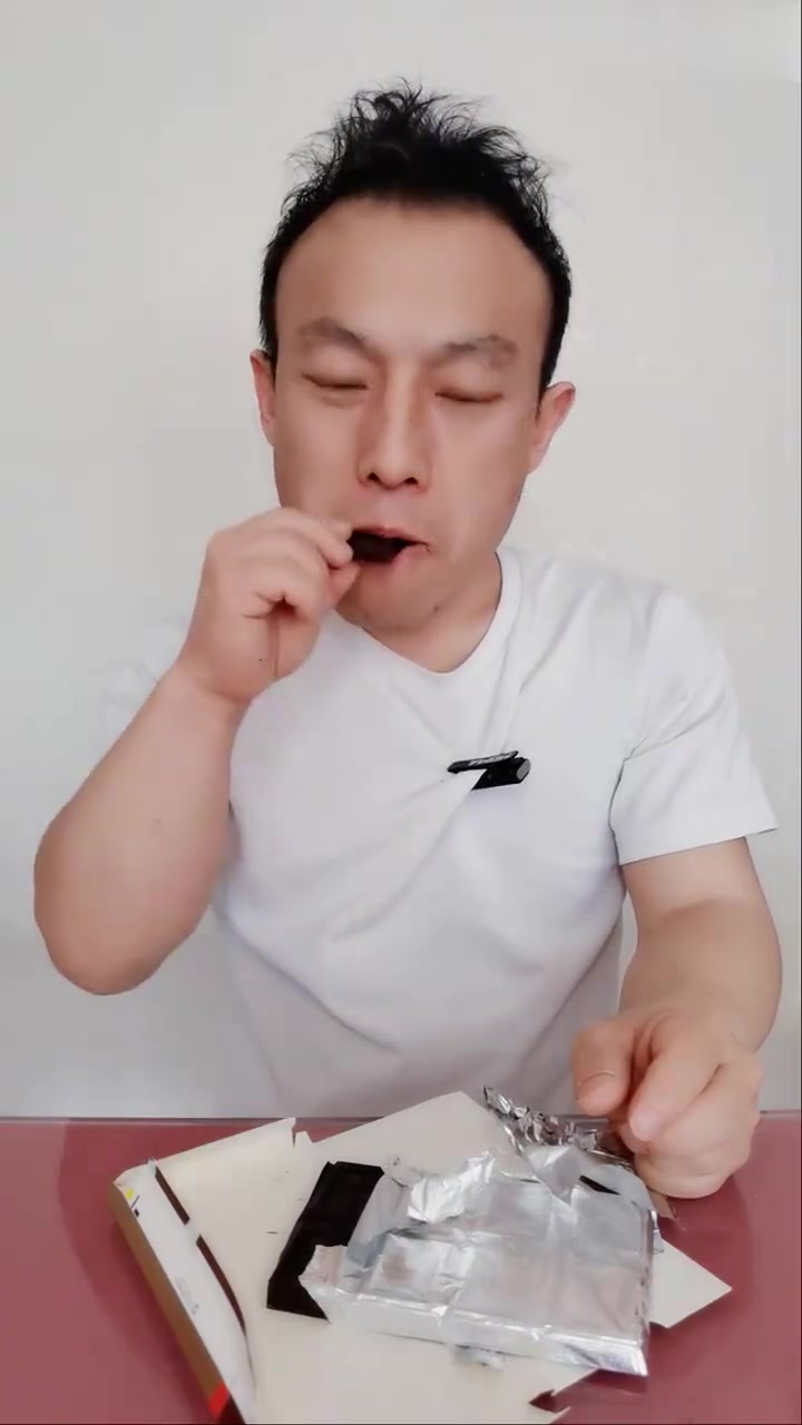 来一块90%的黑巧克力呗