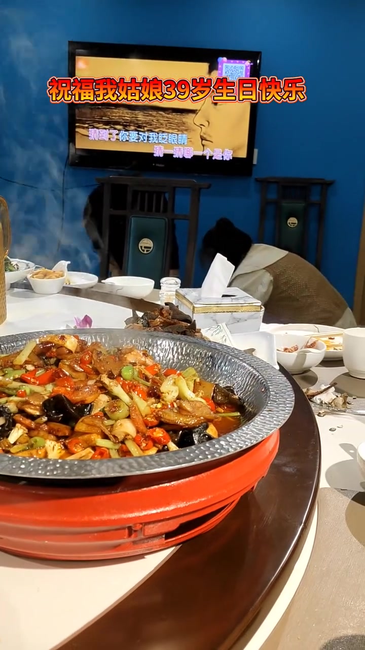 酒后闲聊家庭琐事生日蛋糕那些事儿