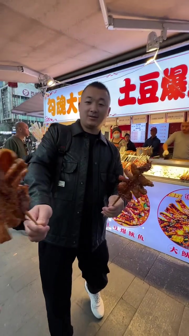 美食很多,原则麻烦,那就来一个火爆鱿鱼,开始我们的旅行