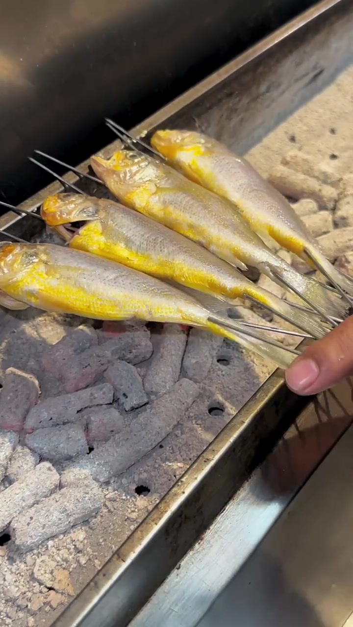 新鲜小黄鱼这样烤简单美味超诱人