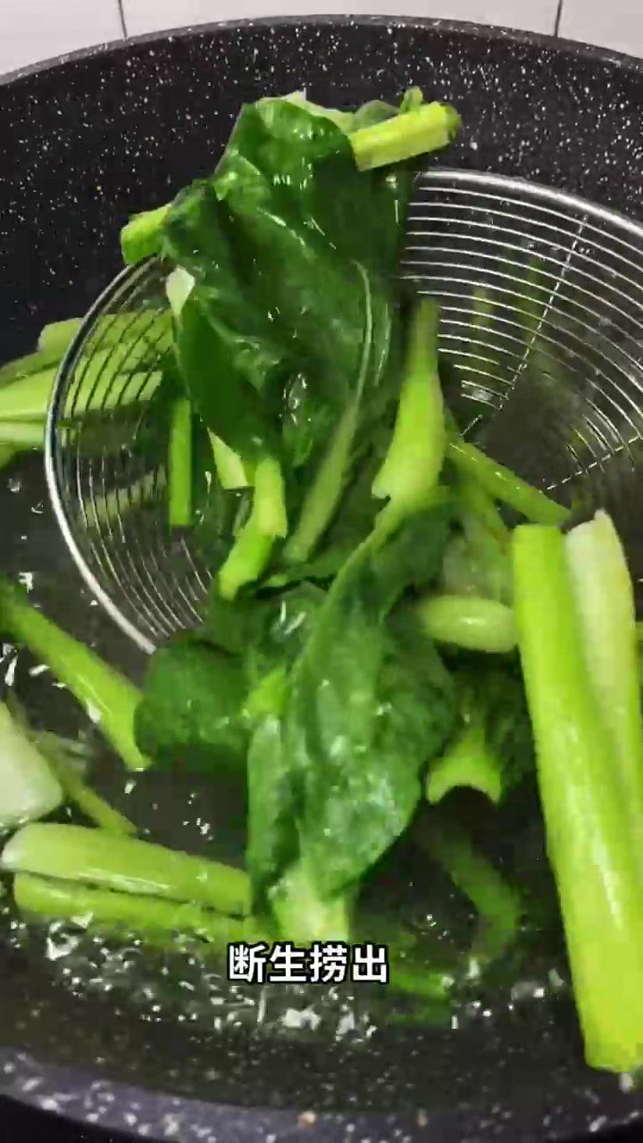 现在的小油菜和小白菜长得一样，其实我买的是小油菜
