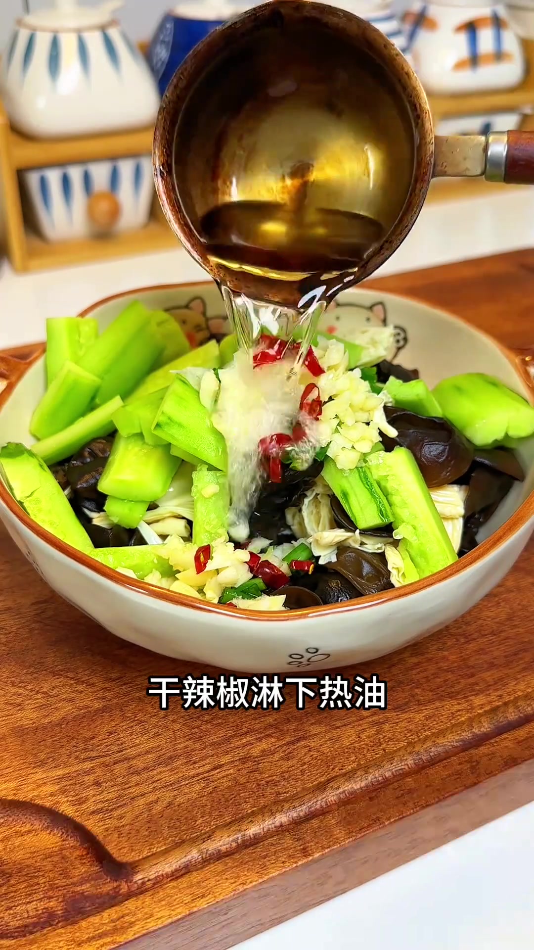 奶奶给娃做了咖喱牛肉饭,红豆西米露还有凉拌腐竹木耳,简简单单,味道真的绝了,孩子很喜欢,这