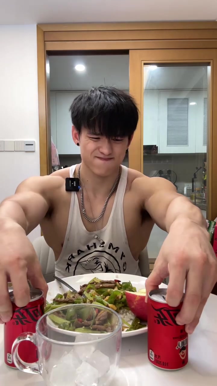 健身减脂晚餐芹菜炒牛肉盖浇饭～