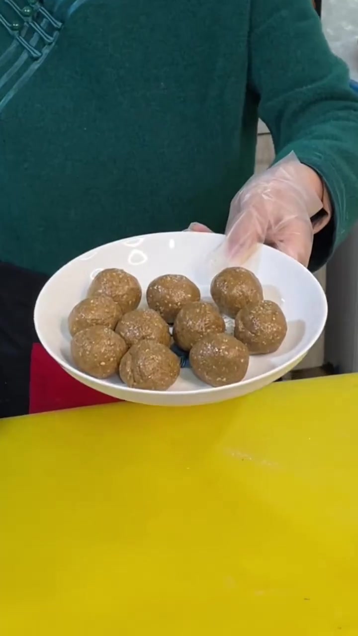 老伴爱吃的椒盐牛舌饼,做法超详细赶紧学!