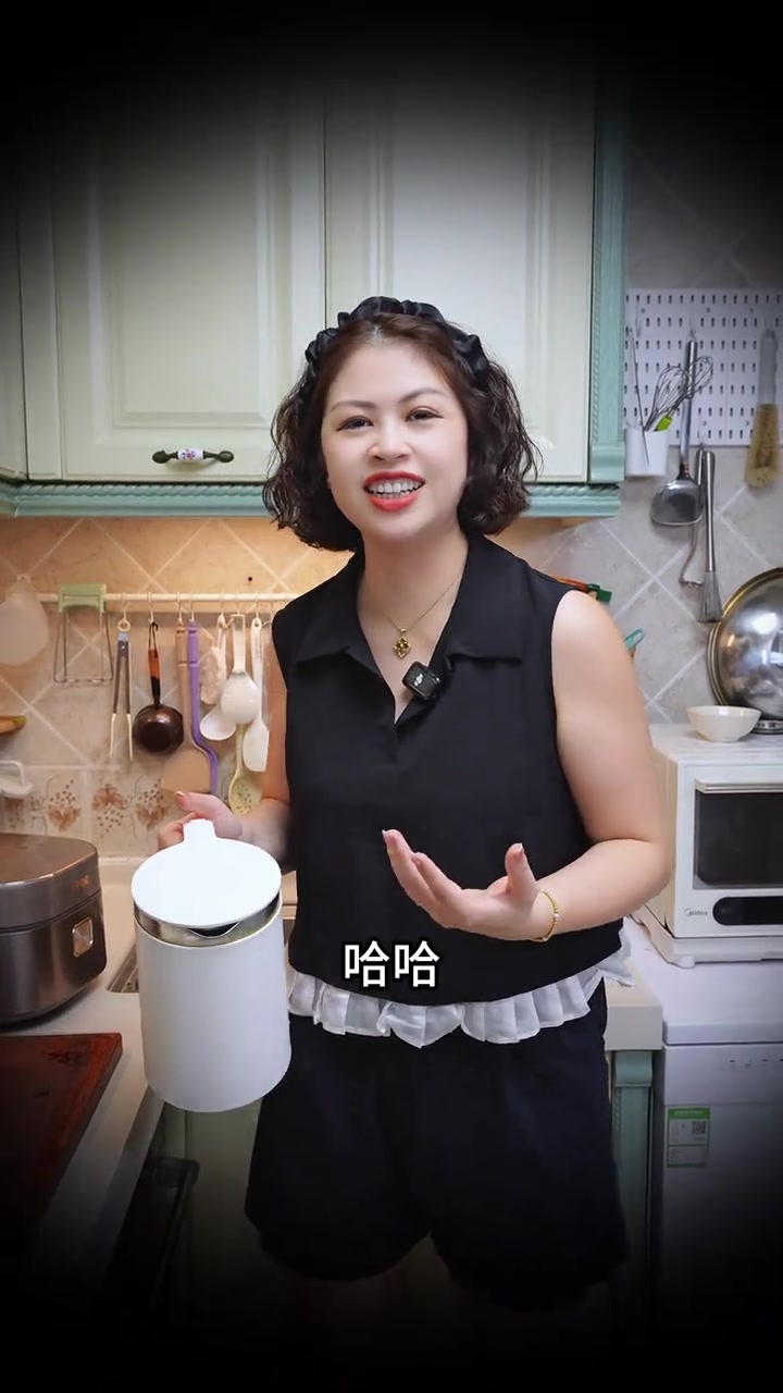 电饭锅版的莲子百合绿豆糖水，广东人的夏天怎么可以没有绿豆糖水呢～一大锅糖水，一餐就解决，全