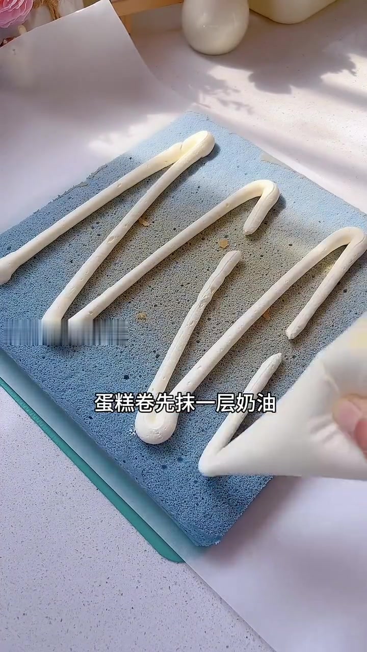 蝶豆花海盐芝士蛋糕卷,一口拥抱春天