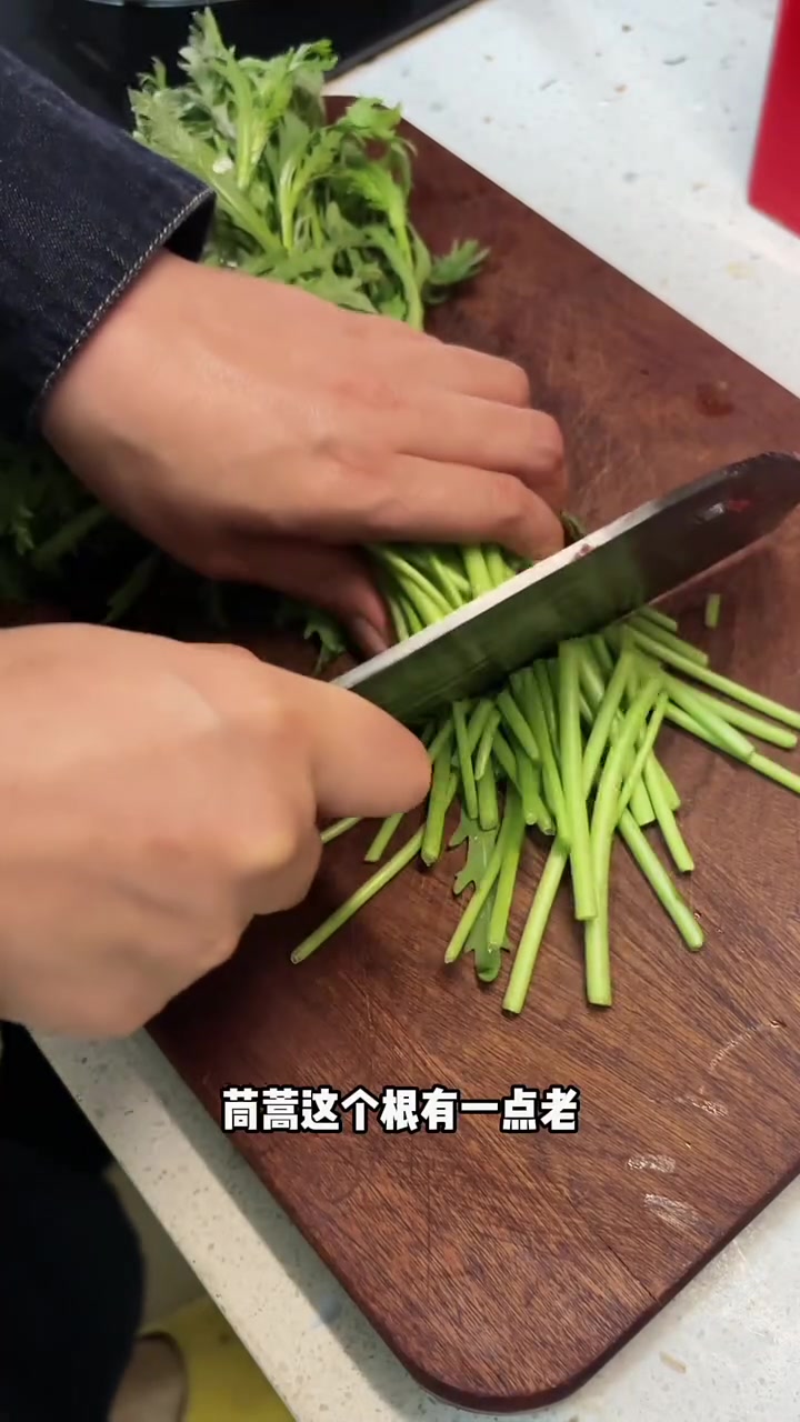 晚饭烧三道清淡家常菜，番茄滑牛肉吸汁面藕获好评