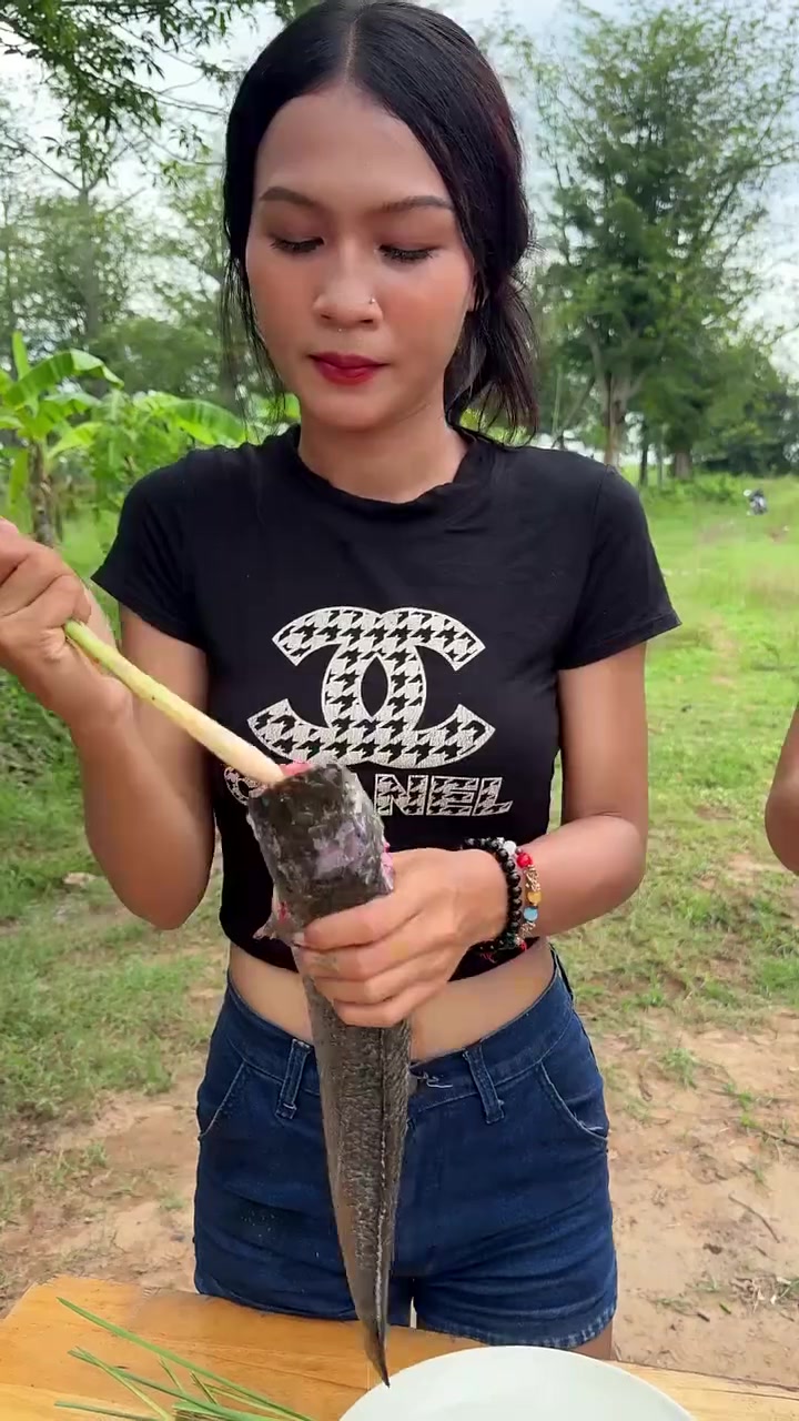 美女做粘鱼美食，过程超精彩，味道绝了！