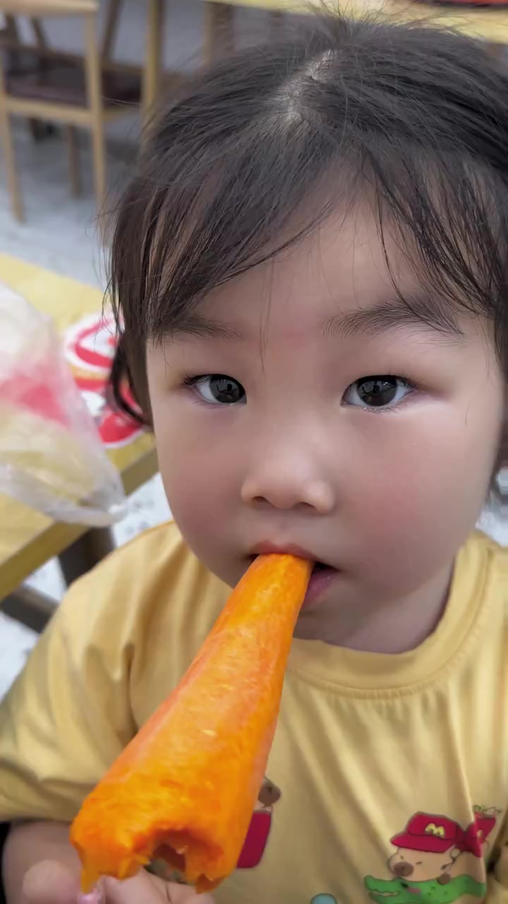 店里新上的炸蛋米线太好吃了,今天都是来吃米线的,砂锅都供不上使滴