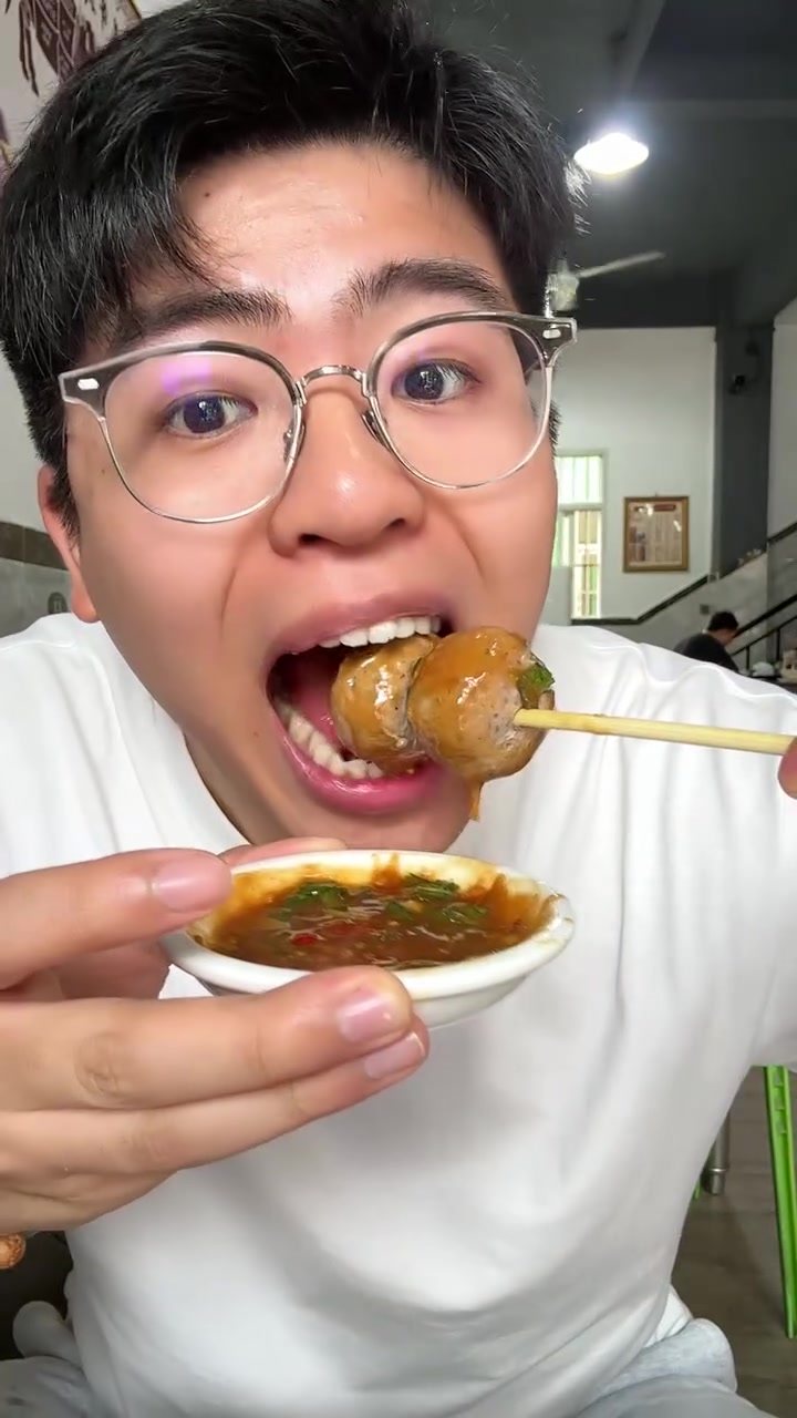二刷汕头牛肉火锅!超新鲜牛肉到店还在跳动!蘸满沙茶酱真绝了!