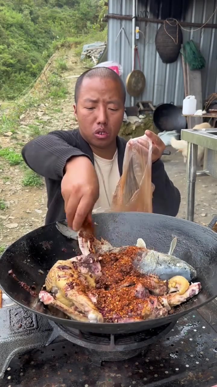 来吃啤酒鸭鱼火锅呀？