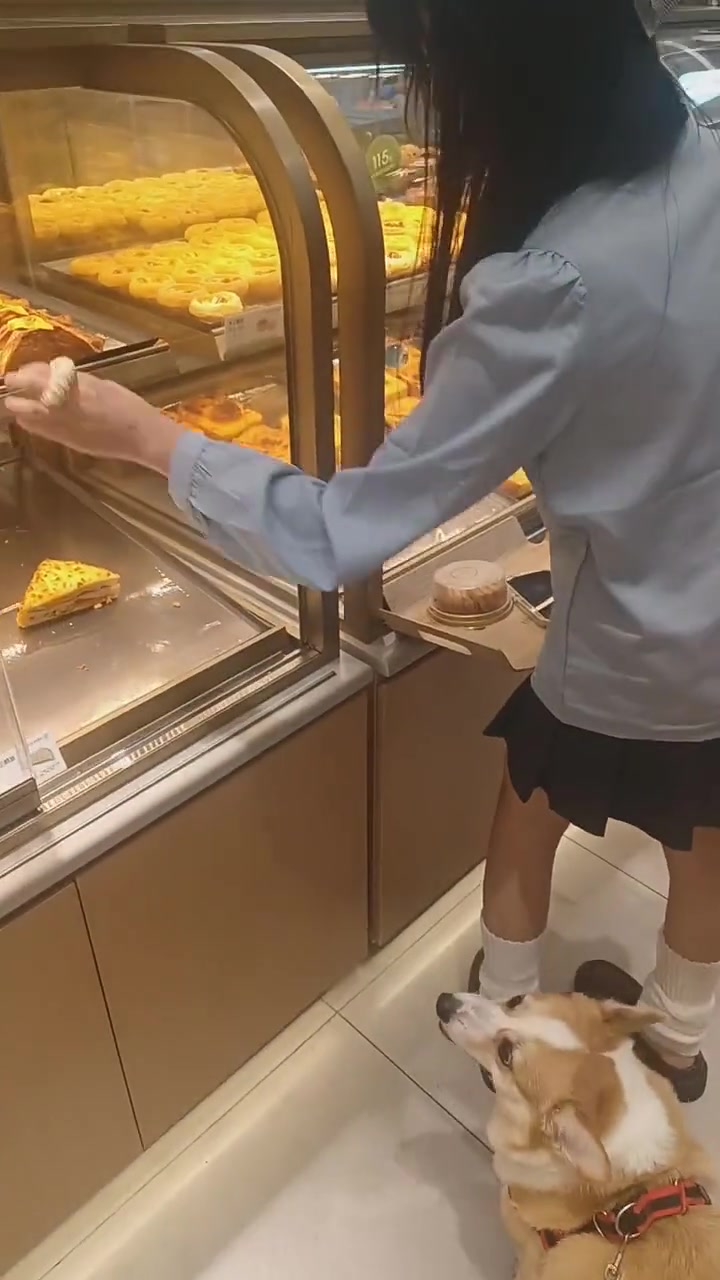 闺女想吃蛋糕了,安排,必须一顿让她吃个够