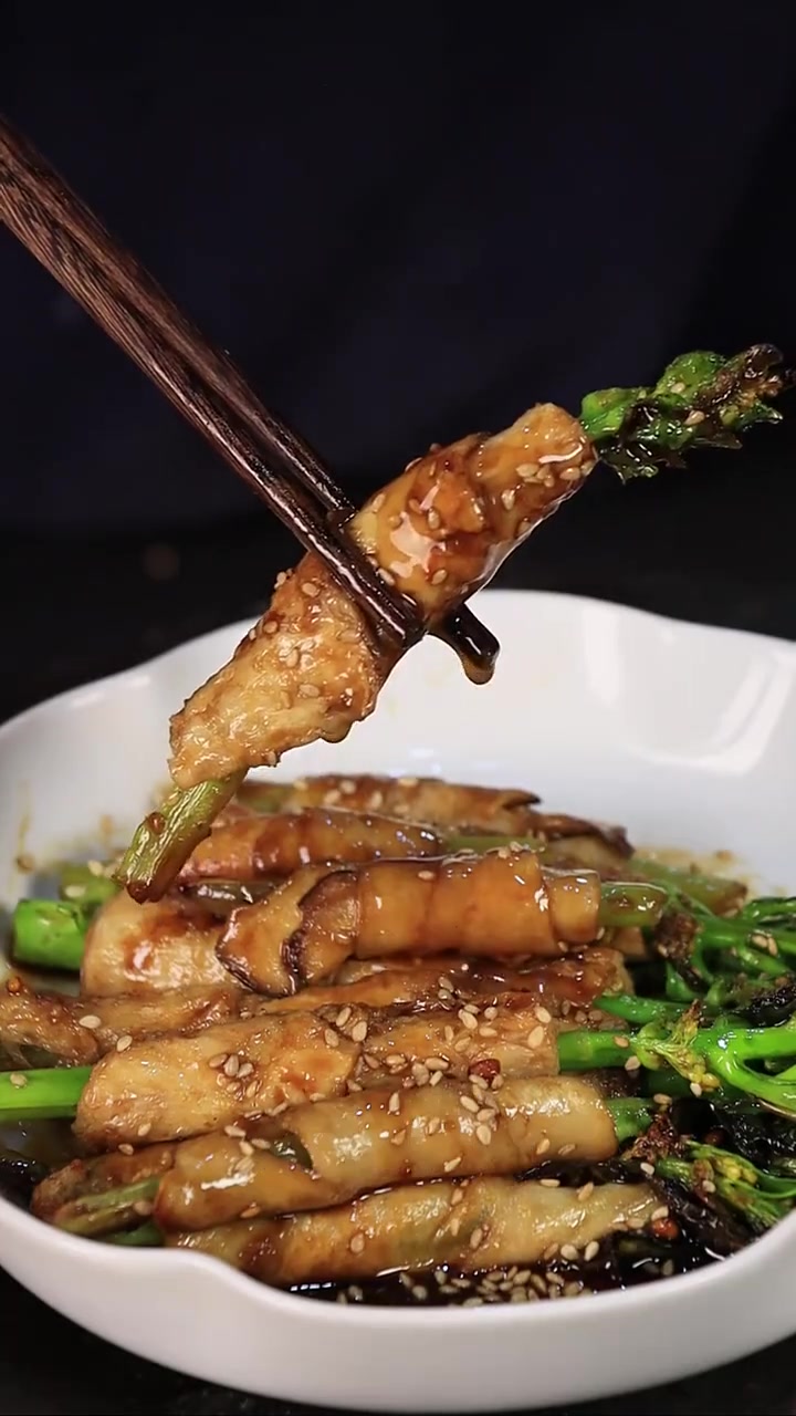 杏鲍菇素肉卷,一口一个好吃不油腻