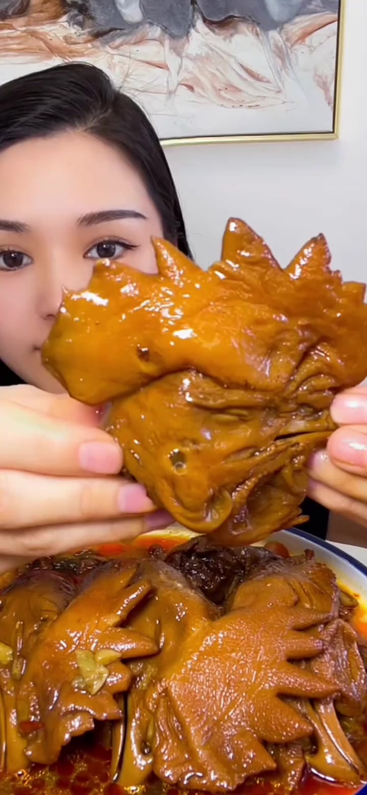 沉浸式吃大鸡冠