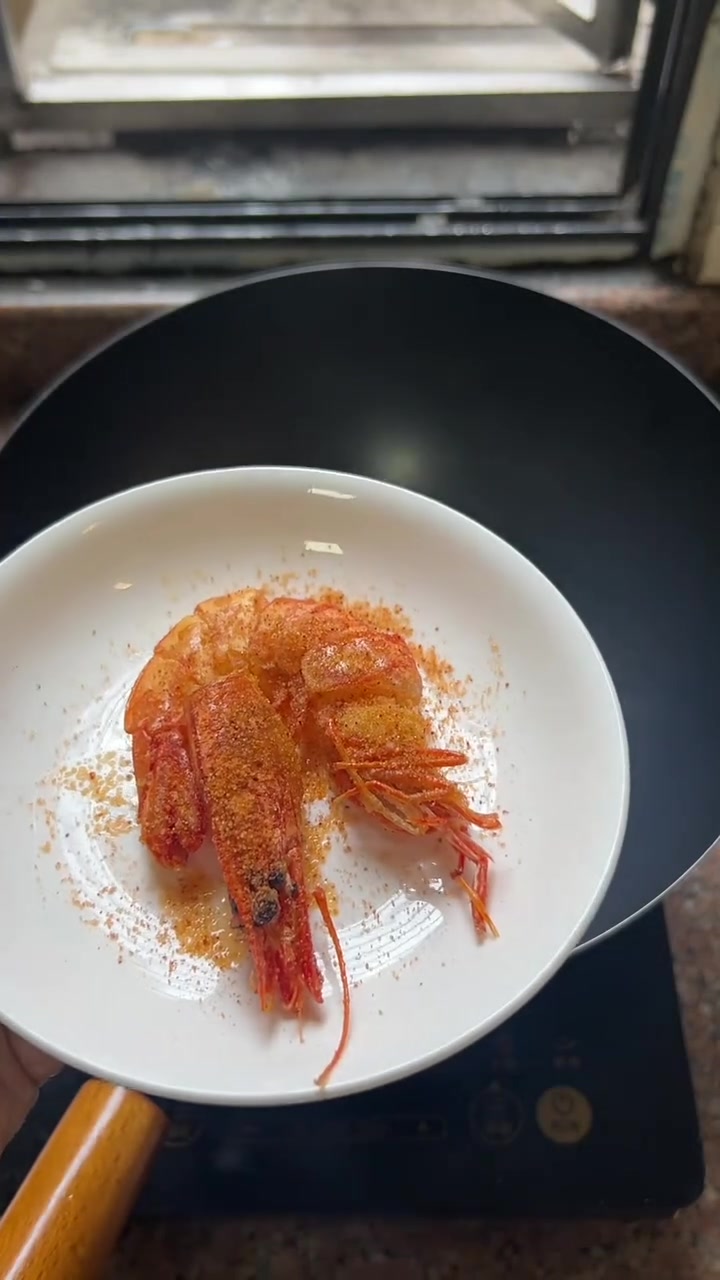 今天做了大虾的九菜一汤