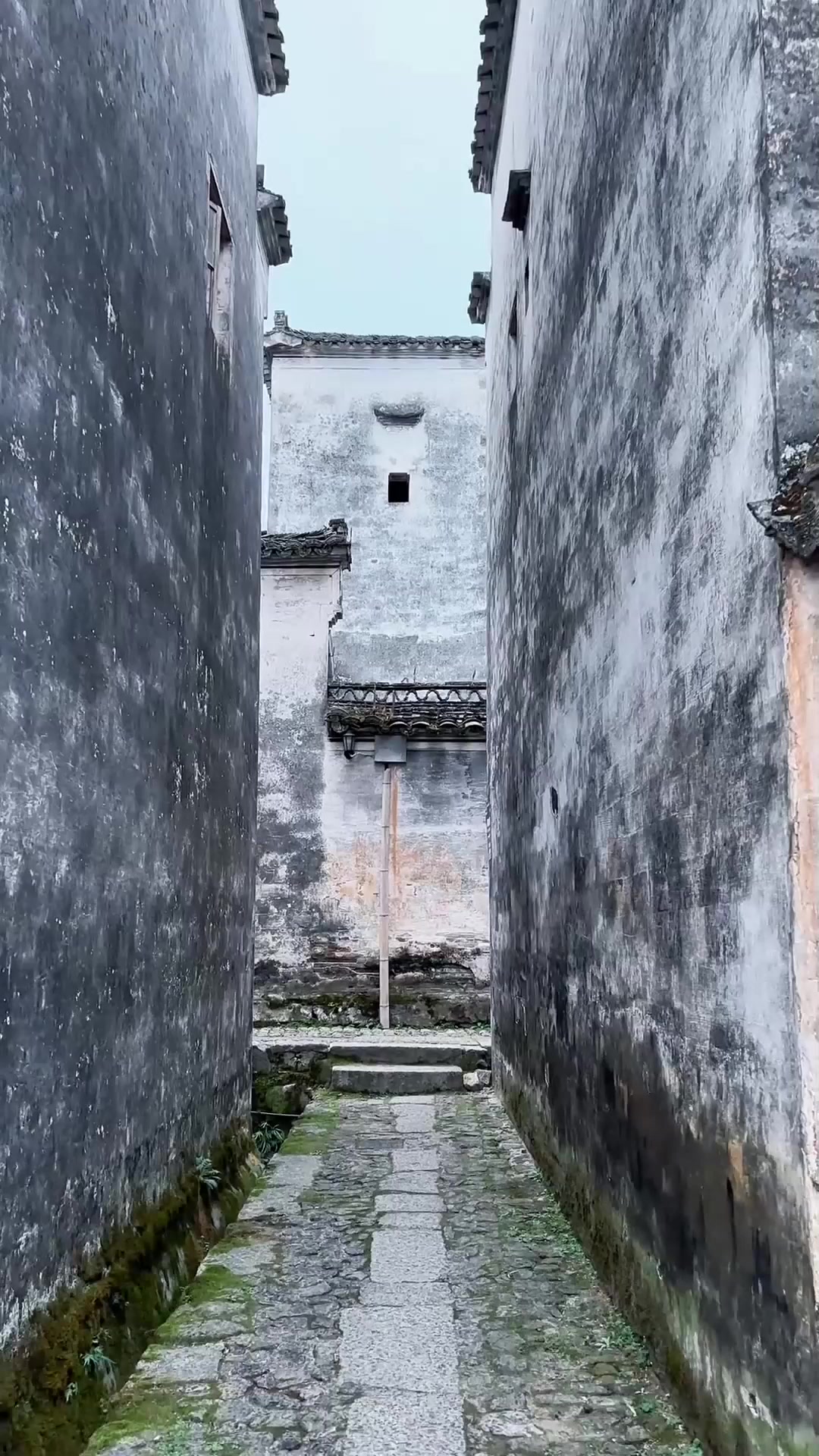 夏日旅行，古人从不欺人水墨画是真实的存在的，那就是徽派建