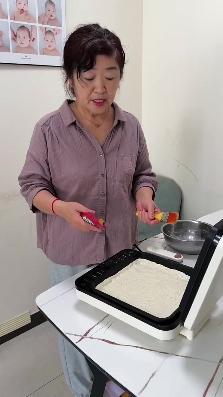 用电饼铛做披萨真的太方便啦,而且还简单