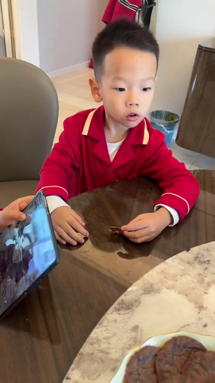 过年美食大赏酱牛肉生菜油焖虾超赞