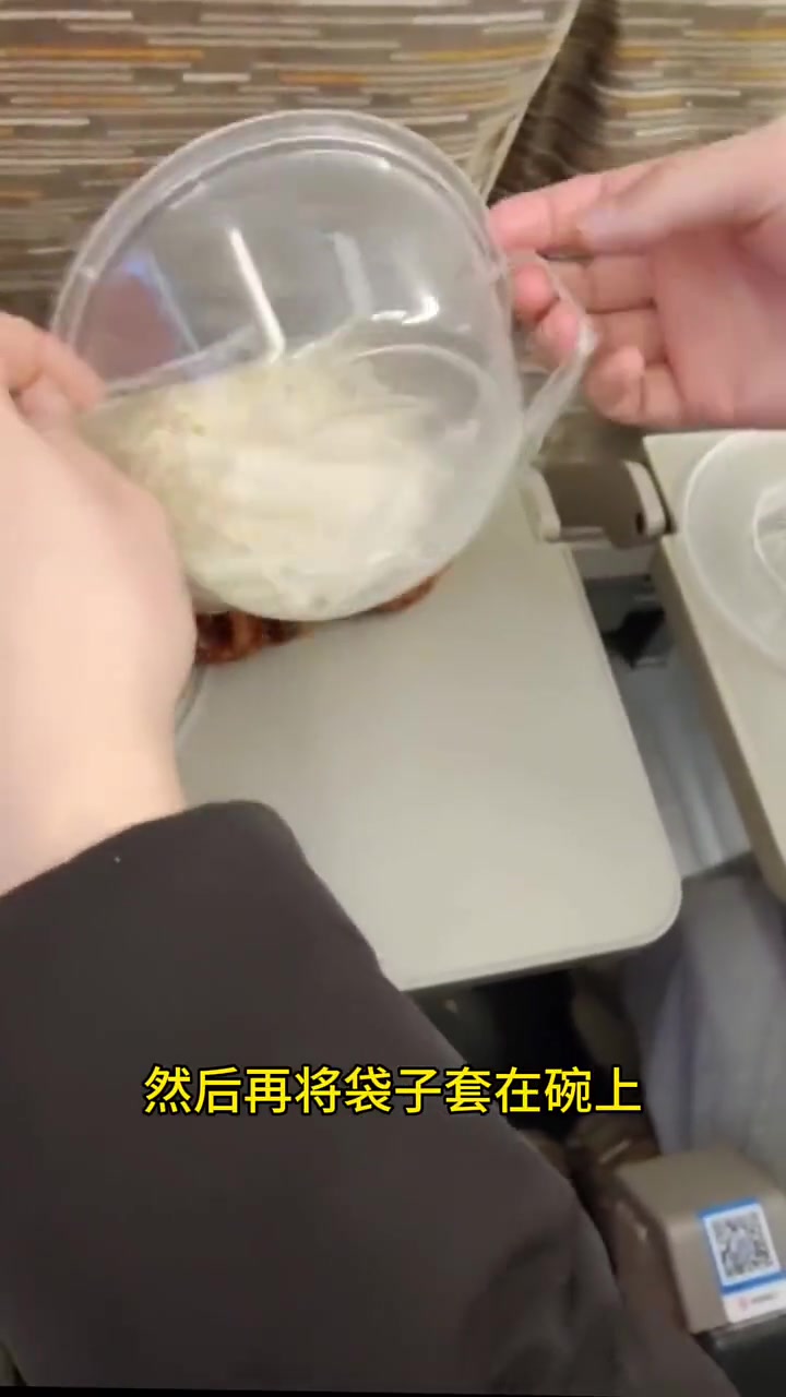 多年吃面才懂!商家用塑料袋装辣椒酱的秘密