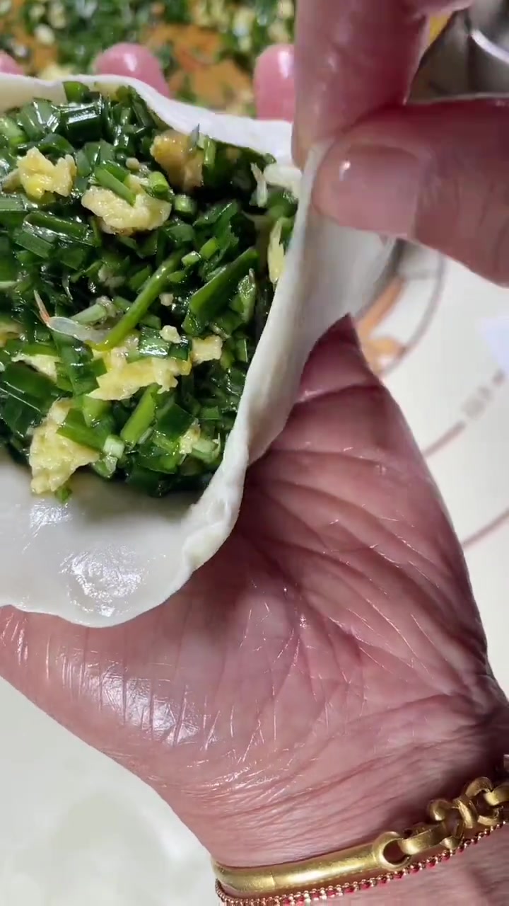 超香韭菜鸡蛋馅饼教程，皮薄馅大凉了不硬