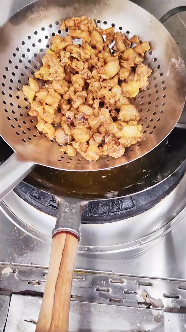 特色鲜椒小炒鸡教程，椒香干香超入味