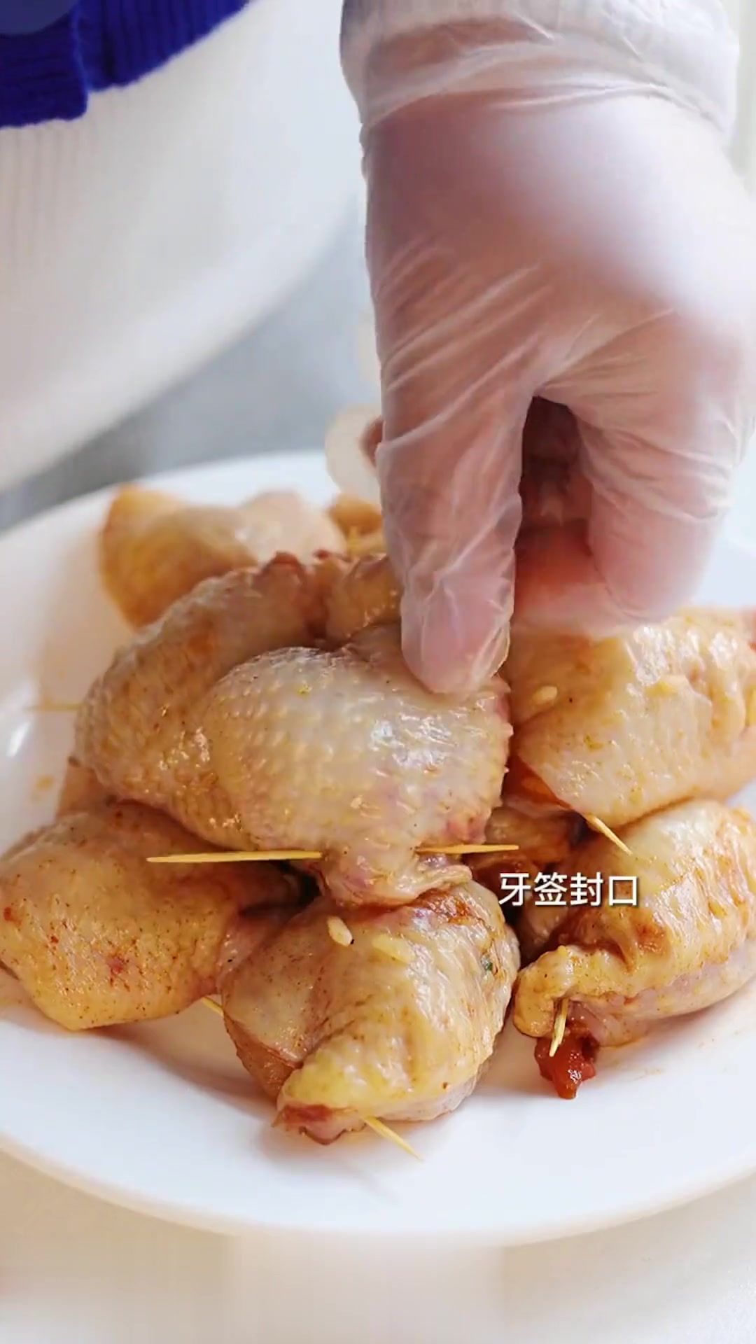 把所有的烦恼、不愉快一律“清空”。给你最心爱的人做一道美食“照烧鸡翅包饭”分享给大家