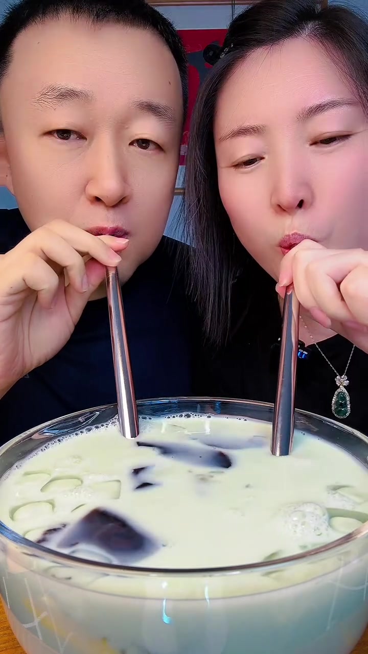 燕姐和宽哥,日常生活,八宝粥与奶茶