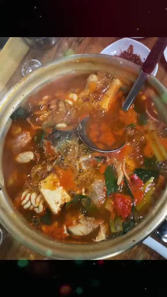 一锅韩式火锅明太鱼全宴 爱就是一起吃好多好多顿饭 真材实料才能做出好味道 没有什么是一顿火