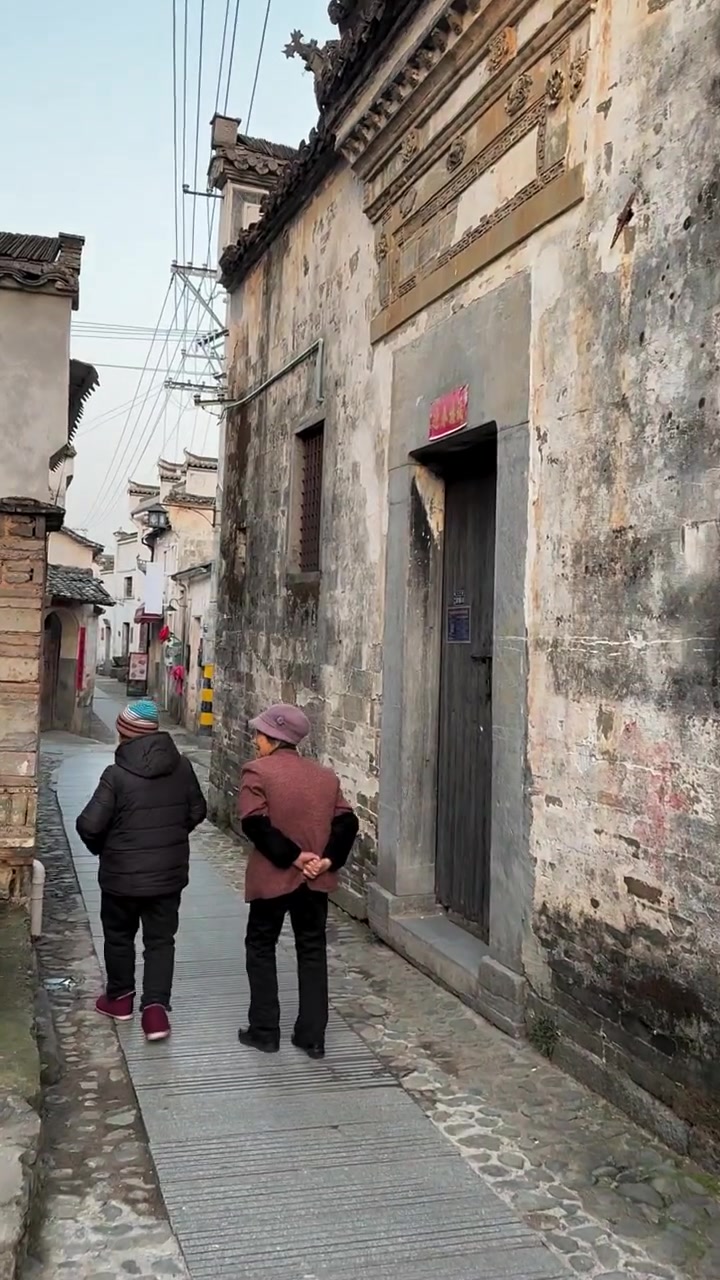 黟县璧山村很多明清老宅，原汁原味，典型的徽派建筑