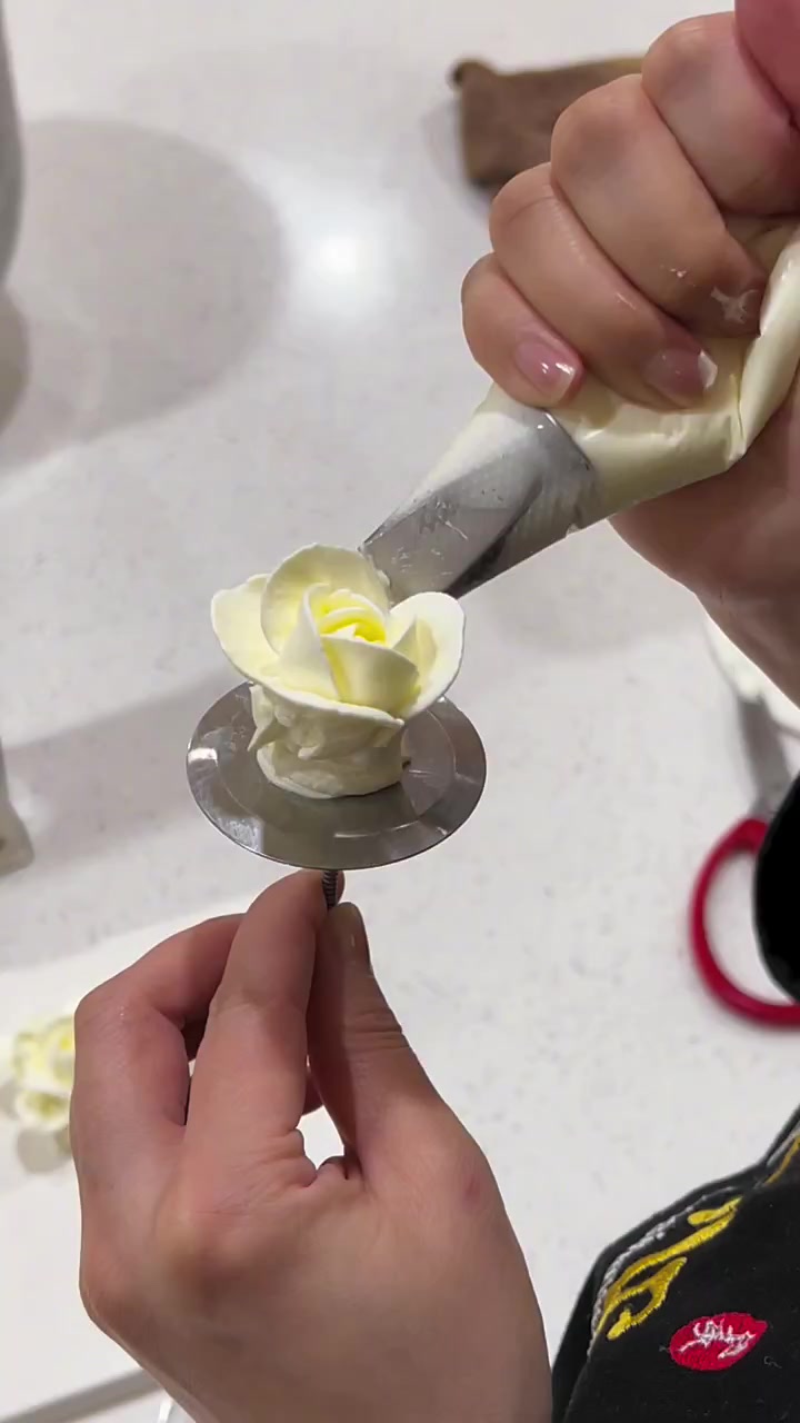 小技巧~如何用淡奶油裱花？新手一次成功的小技巧