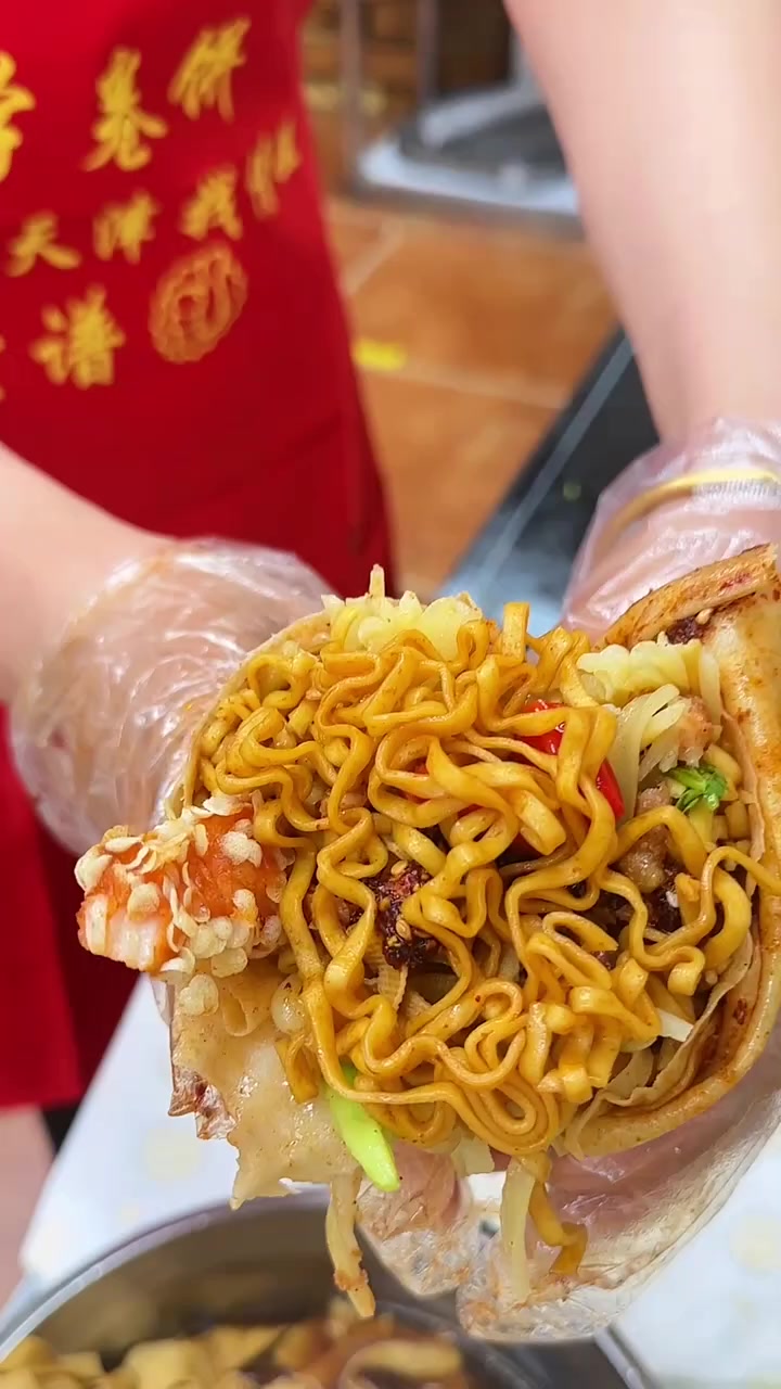 今天给大家分享卤肉卷的制作教程