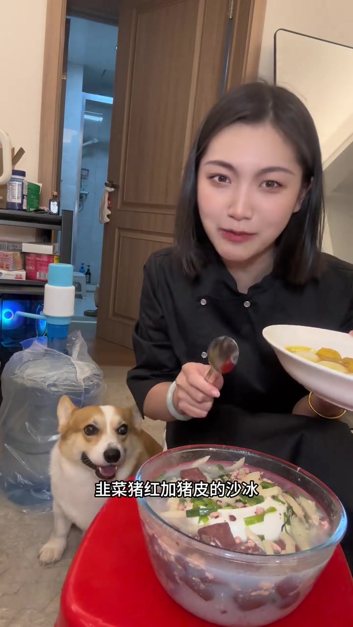 外卖你就这样点，咖喱鱼蛋汤圆，韭菜猪红加猪皮的沙冰，准没错