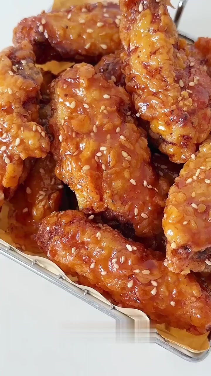 蜂蜜黄油鸡翅做法简单，在家实现炸鸡自由！
