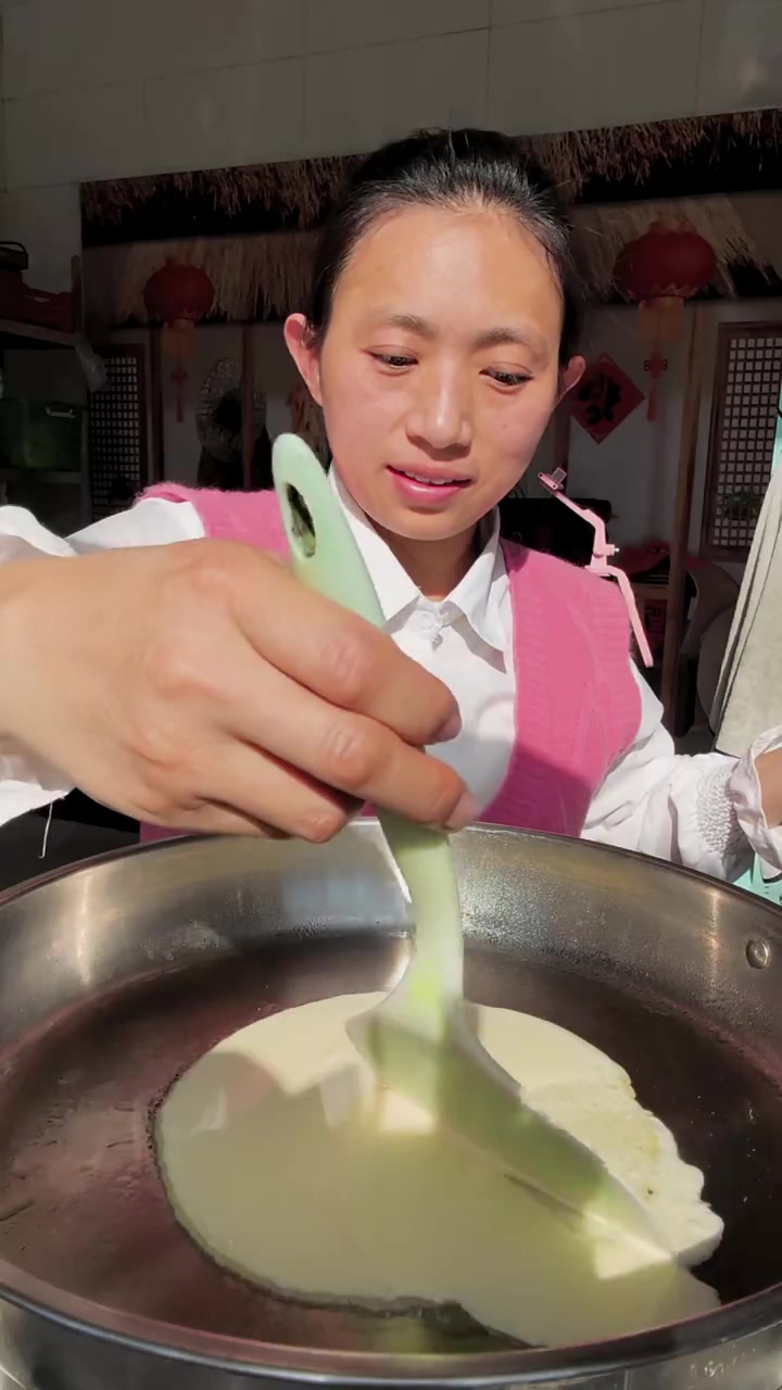 做法简单的杂粮煎饼果子，大人孩子都爱吃