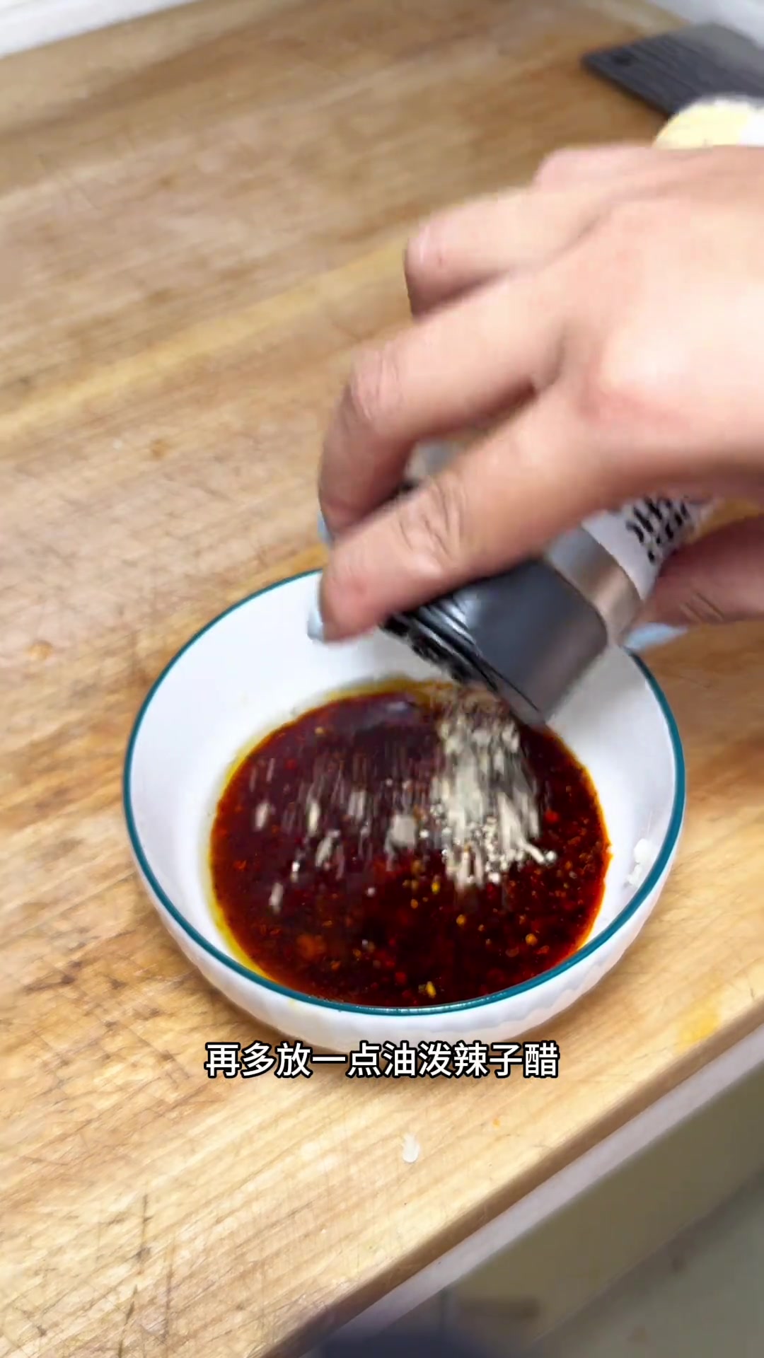 天热不知吃啥？试试凉拌饺子皮，简单好吃！