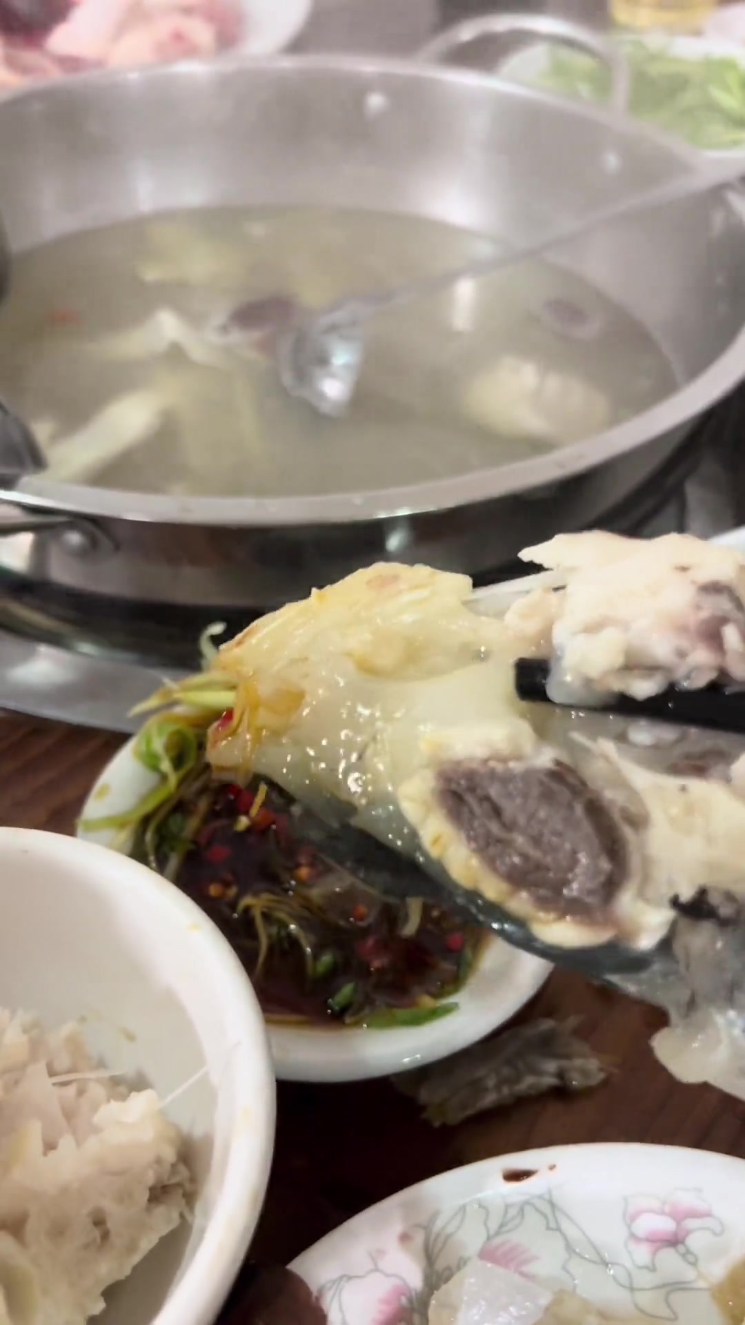 你们吃过涮火锅的清汤鱼头吗